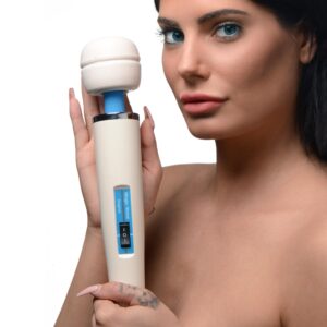 LE701-Wand-Female-Model-001b