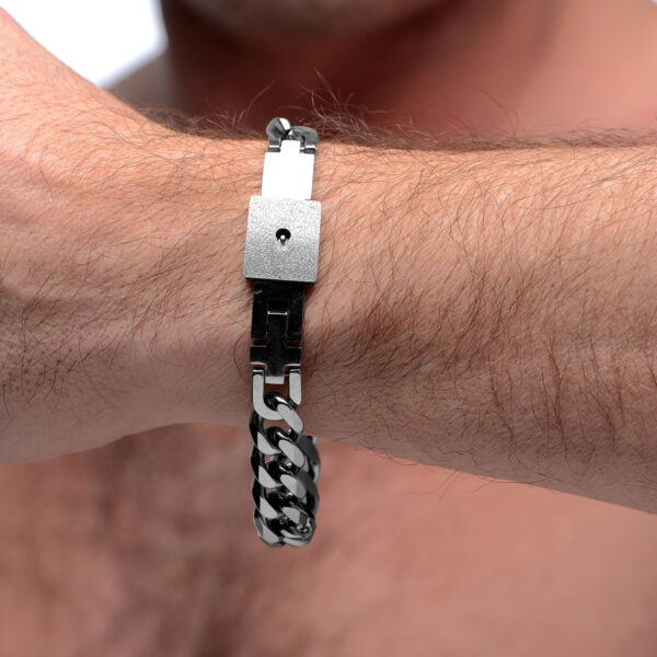 af920-male-model-004-crop