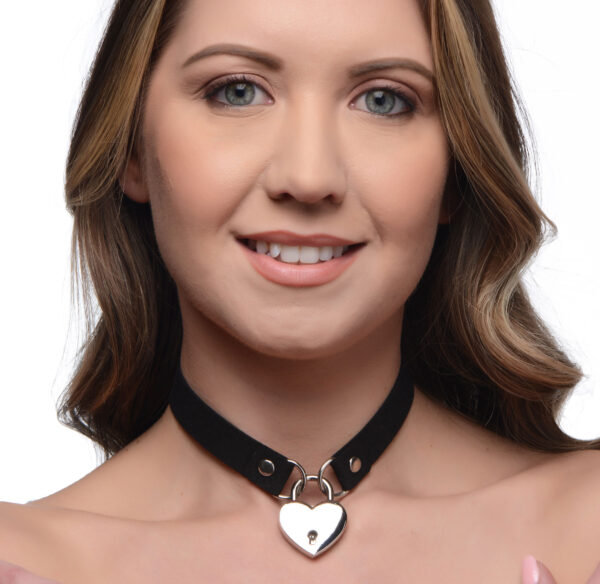 ag418-2-female-model-001a