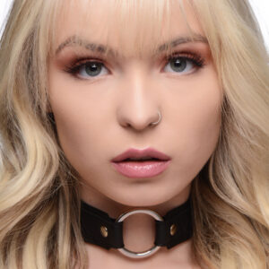 ag758-female-model-001
