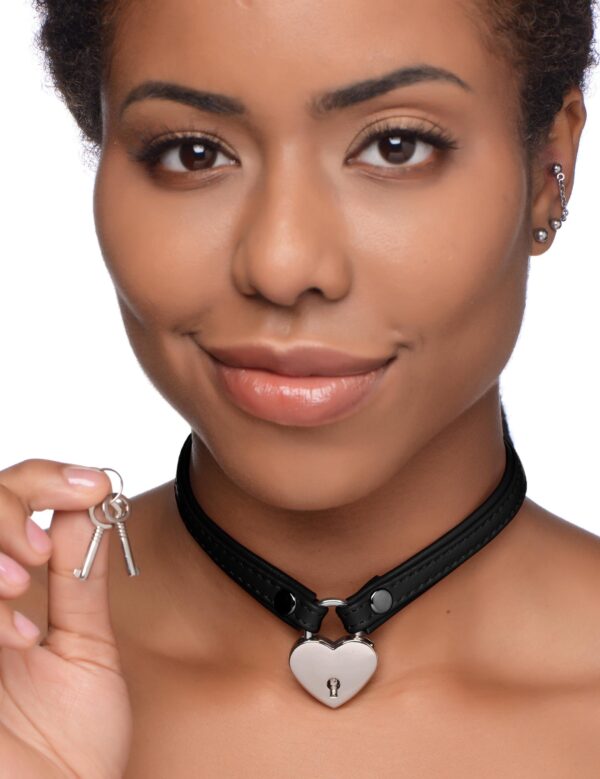 ag762-black-female-model-001-2